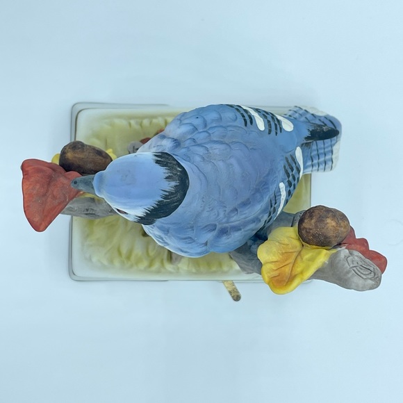 Towle Fine Porcelain Hand Painted Blue Jay Bird Music Box, Vintage Japan 6”H - Picture 6 of 13